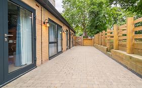 Pelican London Hotel And Residence